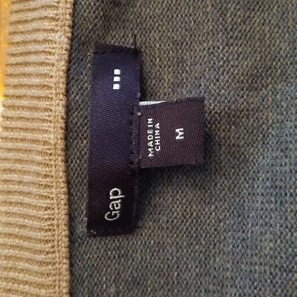 Men's sweater. Gap factory. Medium. Tan with blue stripes. - Picture 3 of 4